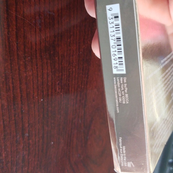 BECCA shimmering skin perfector - Picture 3 of 8